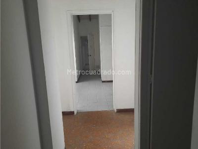 Casa de 4 alcobas en arriendo en La Floresta, Medellín, 114 m² · foto 9 de 15