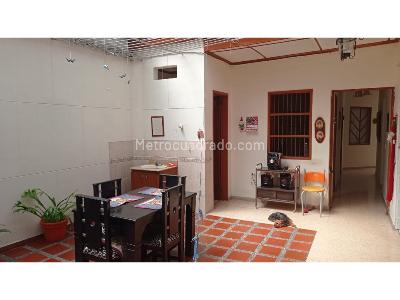Casa de 5 alcobas en venta en Boston, Medellín, 270 m² · foto 10 de 20