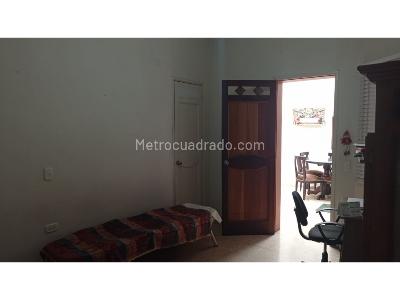 Casa de 5 alcobas en venta en Boston, Medellín, 270 m² · foto 15 de 20