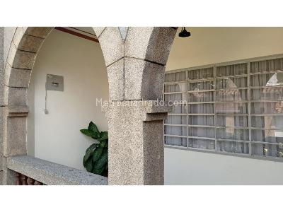 Casa de 5 alcobas en venta en Boston, Medellín, 270 m² · foto 3 de 20