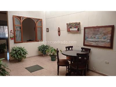 Casa de 5 alcobas en venta en Boston, Medellín, 270 m² · foto 4 de 20