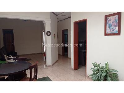 Casa de 5 alcobas en venta en Boston, Medellín, 270 m² · foto 5 de 20