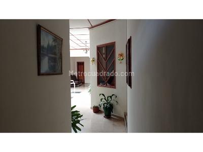 Casa de 5 alcobas en venta en Boston, Medellín, 270 m² · foto 6 de 20