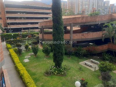 Apartamento en venta en Laureles, Medellín · foto 3 de 12