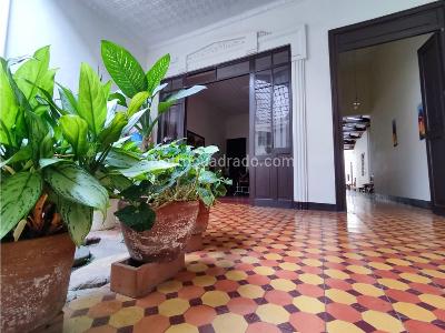 Casa de 5 alcobas en venta en Centro, Medellín, 624 m² · foto 19 de 20