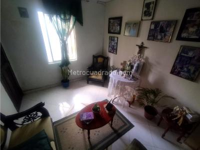 Casa de 5 alcobas en venta en La Milagrosa, Medellín, 124 m² · foto 2 de 20