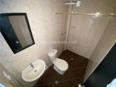 Apartamento de 2 alcobas en venta en La Milagrosa, Medellín, 60 m² · foto 10 de 10