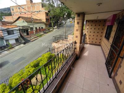 Casa de 5 alcobas en venta en Boston, Medellín, 165 m² · foto 2 de 20