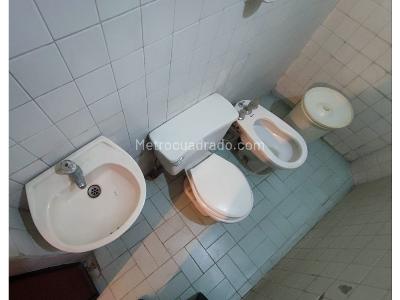 Casa de 5 alcobas en venta en Manrique, Medellín, 227 m² · foto 7 de 9