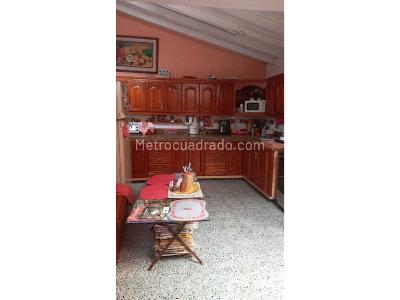 Casa de 5 alcobas en venta en Belen Fatima, Medellín, 258 m² · foto 3 de 7