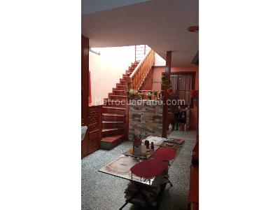 Casa de 5 alcobas en venta en Belen Fatima, Medellín, 258 m² · foto 4 de 7