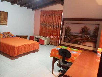 Casa de 5 alcobas en venta en Belen Fatima, Medellín, 258 m² · foto 7 de 7