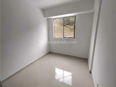 Apartamento de 3 alcobas en venta en Amazonia, Bello, 76 m² · foto 5 de 12