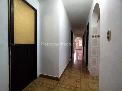 Casa de 4 alcobas en venta en Buenos Aires, Medellín, 97 m² · foto 2 de 20