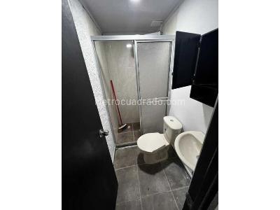 Casa de 5 alcobas en venta en Villa Hermosa, Medellín, 380 m² · foto 2 de 5