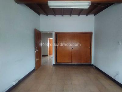 Casa de 5 alcobas en venta en Belen Rosales, Medellín, 295 m² · foto 10 de 12