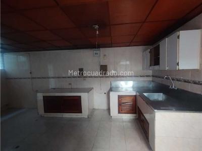 Casa de 5 alcobas en venta en Belen Rosales, Medellín, 295 m² · foto 4 de 12