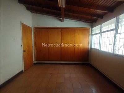 Casa de 5 alcobas en venta en Belen Rosales, Medellín, 295 m² · foto 8 de 12