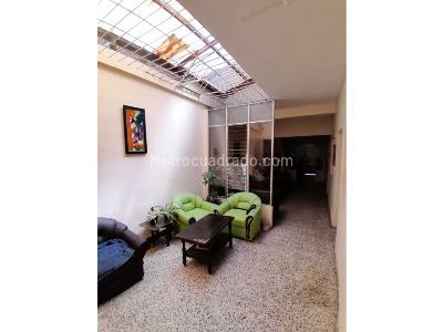 Casa de 5 alcobas en venta en Boston, Medellín, 350 m² · foto 3 de 20