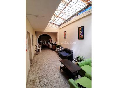 Casa de 5 alcobas en venta en Boston, Medellín, 350 m² · foto 4 de 20