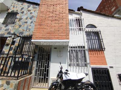 Casa de 4 alcobas en venta en Buenos Aires, Medellín, 78 m² · foto 2 de 20
