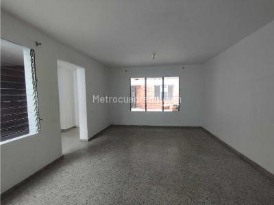 Casa de 5 alcobas en venta en Lorena, Medellín, 300 m² · foto 3 de 19