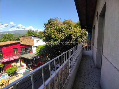 Casa de 4 alcobas en venta en Centro, Medellín, 134 m² · foto 2 de 20