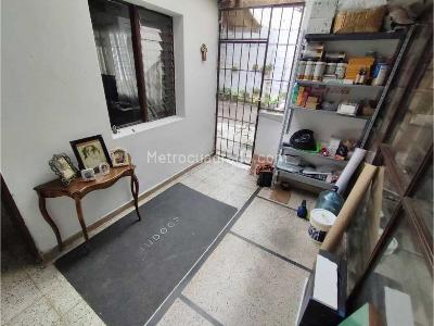 Casa de 5 alcobas en venta en Santa Teresita, Medellín, 253 m² · foto 11 de 20