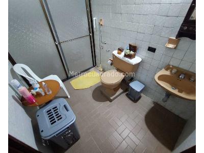 Casa de 5 alcobas en venta en Santa Teresita, Medellín, 253 m² · foto 13 de 20