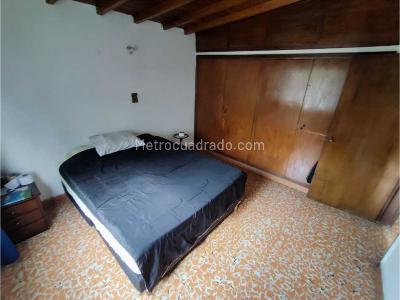 Casa de 5 alcobas en venta en Santa Teresita, Medellín, 253 m² · foto 17 de 20