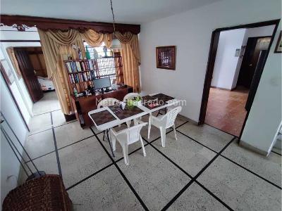 Casa de 5 alcobas en venta en Santa Teresita, Medellín, 253 m² · foto 5 de 20