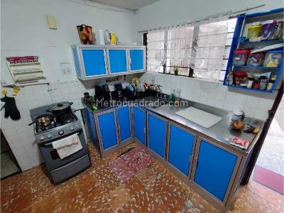 Casa de 5 alcobas en venta en Santa Teresita, Medellín, 253 m² · foto 6 de 20