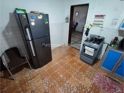 Casa de 5 alcobas en venta en Santa Teresita, Medellín, 253 m² · foto 7 de 20