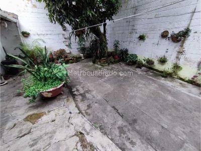 Casa de 5 alcobas en venta en Santa Teresita, Medellín, 253 m² · foto 9 de 20