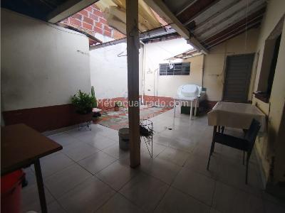Casa de 4 alcobas en venta en Campo Valdes, Medellín, 320 m² · foto 11 de 17