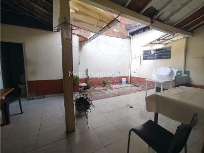 Casa de 4 alcobas en venta en Campo Valdes, Medellín, 320 m² · foto 12 de 17