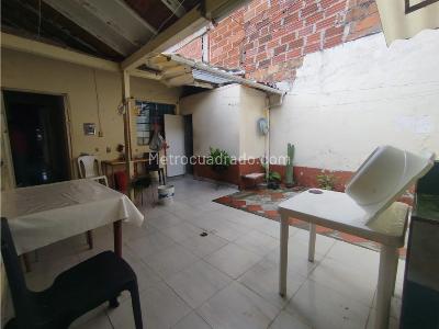 Casa de 4 alcobas en venta en Campo Valdes, Medellín, 320 m² · foto 13 de 17