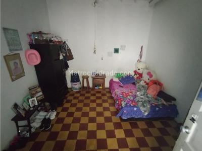 Casa de 4 alcobas en venta en Campo Valdes, Medellín, 320 m² · foto 16 de 17