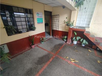 Casa de 4 alcobas en venta en Campo Valdes, Medellín, 320 m² · foto 4 de 17