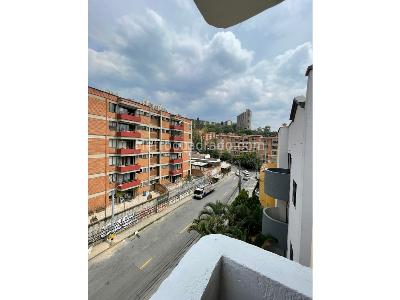 Casa de 4 alcobas en venta en Calasanz, Medellín, 215 m² · foto 3 de 20