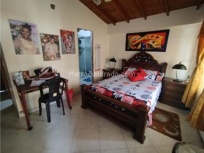 Casa de 5 alcobas en venta en Buenos Aires, Medellín, 216 m² · foto 2 de 20