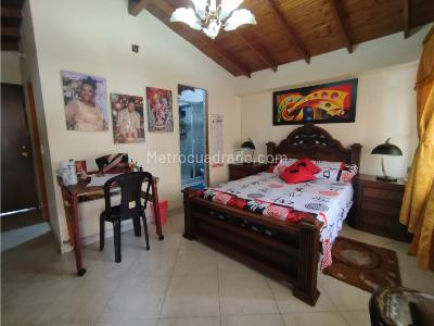 Casa de 5 alcobas en venta en Buenos Aires, Medellín, 216 m² · foto 3 de 20