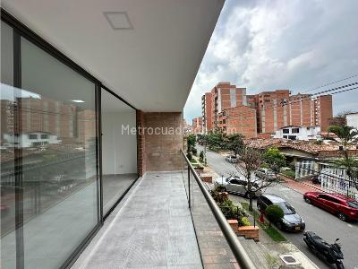 Apartamento de 3 alcobas en venta en Conquistadores, Medellín, 121 m² · foto 2 de 10
