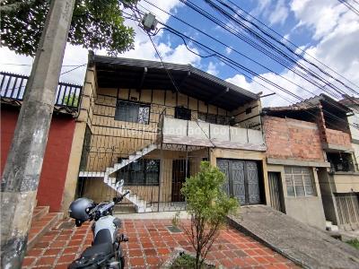 Casa de 4 alcobas en venta en Boston, Medellín, 208 m² · foto 2 de 20