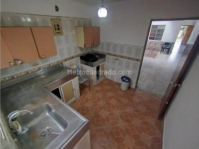 Casa de 4 alcobas en venta en Boston, Medellín, 208 m² · foto 5 de 20