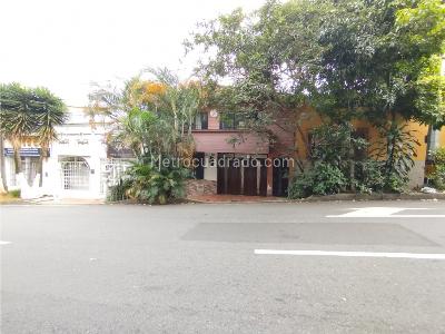 Casa de 5 alcobas en venta en Prado Centro, Medellín, 203 m² · foto 2 de 20