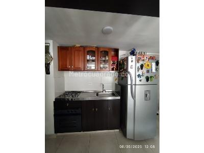 Apartamento de 3 alcobas en venta en Valadares, Bello, 48 m² · foto 4 de 14
