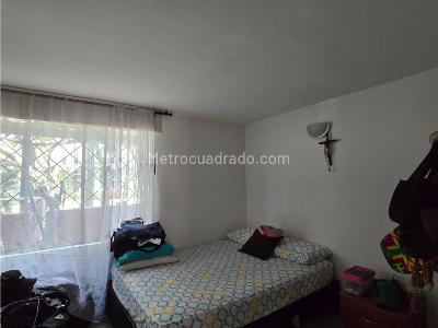 Apartamento de 3 alcobas en venta en Los Colores, Medellín, 125 m² · foto 4 de 19