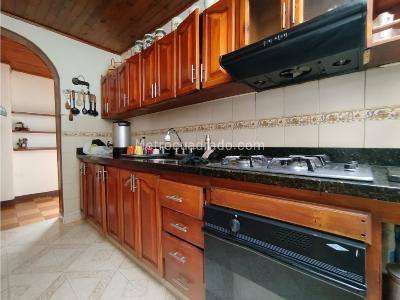 Casa de 5 alcobas en venta en Boston, Medellín, 140 m² · foto 12 de 20