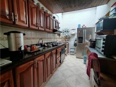 Casa de 5 alcobas en venta en Boston, Medellín, 140 m² · foto 13 de 20